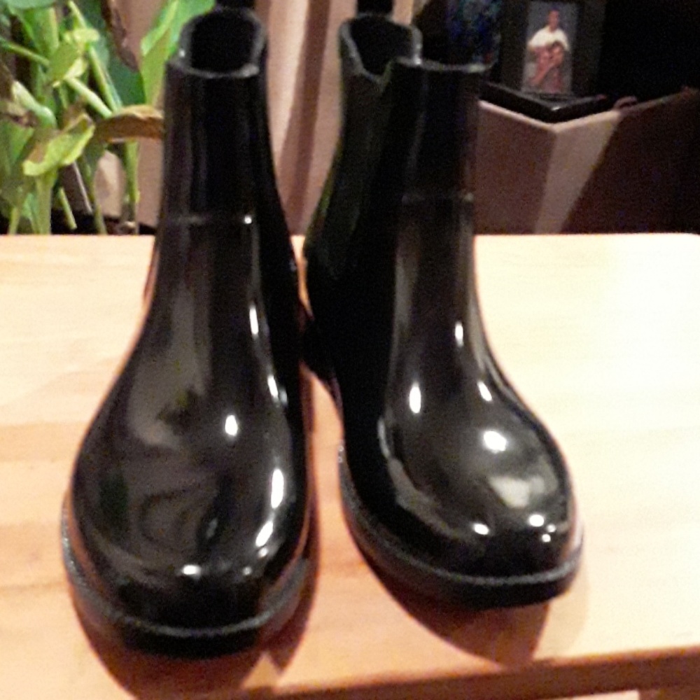 New Michael Kors rain boots never use